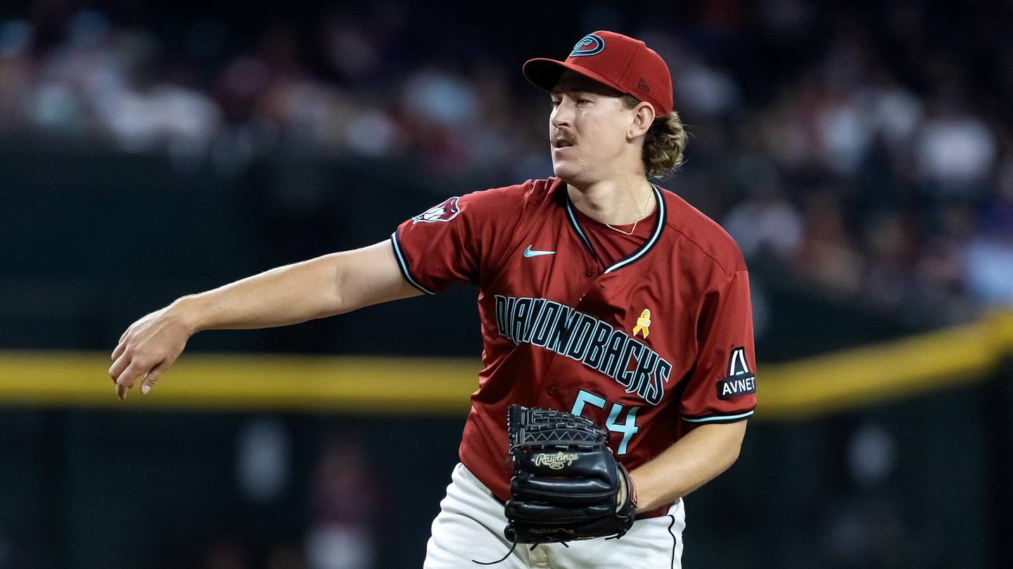 Diamondbacks Trade Righty Reliever to Twins