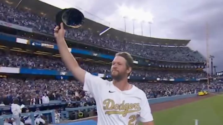 Kershaw tips his cap to Dodgers fans. 