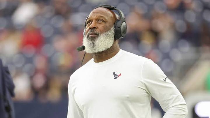 The former Houston Texans, Chicago Bears and Tampa Bay Buccaneers head coach Lovie Smith coached at Desert Ridge HS with his son, Miles. As of this week, they have both stepped away from the program. The former Houston Texans, Chicago Bears and Tampa Bay Buccaneers head coach Lovie Smith coached at Desert Ridge HS with his son, Miles. As of this week, they have both stepped away from the program.