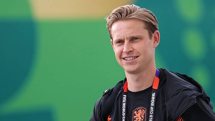 Frenkie de Jong returned from the World Cup with an injury.
