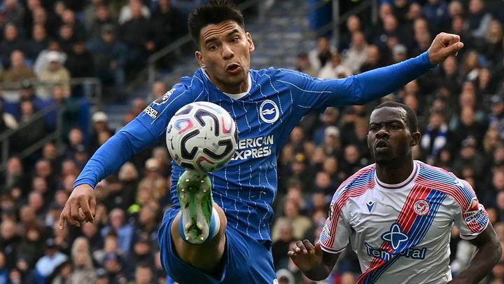 El mediocampista paraguayo Diego Gómez domina el esférico en la contienda de la Premier League entre el Brighton y el Crystal Palace El mediocampista paraguayo Diego Gómez domina el esférico en la contienda de la Premier League entre el Brighton y el Crystal Palace