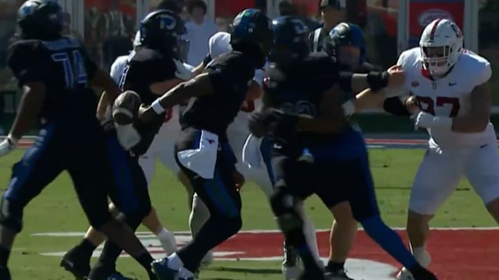 Kevin Jennings threw a behind-the-back pass during SMU's game vs. Stanford.
