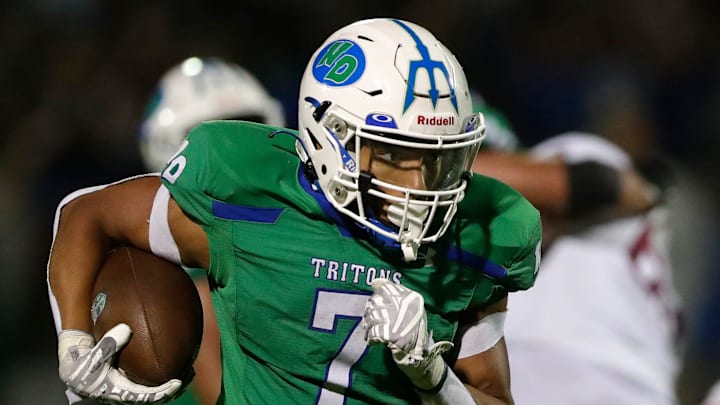 Notre Dame Academy's Kingston Allen (7) runs the ball in for a touchdown during a football game against De Pere High School on Aug. 29, 2025.