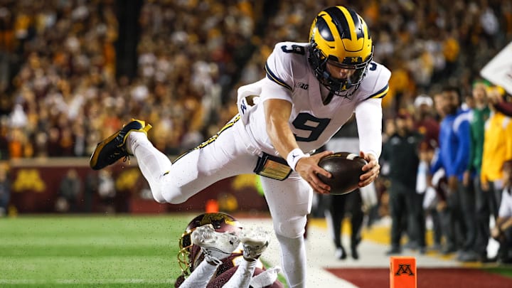 Michigan Wolverines quarterback J.J. McCarthy (9)