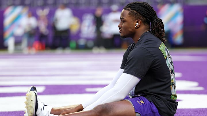 Oct 20, 2024; Minneapolis, Minnesota, USA; Minnesota Vikings linebacker Dallas Turner (15) warms up before the game against the Detroit Lions at U.S. Bank Stadium. Oct 20, 2024; Minneapolis, Minnesota, USA; Minnesota Vikings linebacker Dallas Turner (15) warms up before the game against the Detroit Lions at U.S. Bank Stadium.
