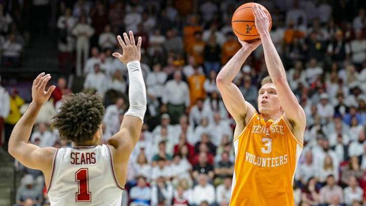 Dalton Knecht fires a jumper against Alabama