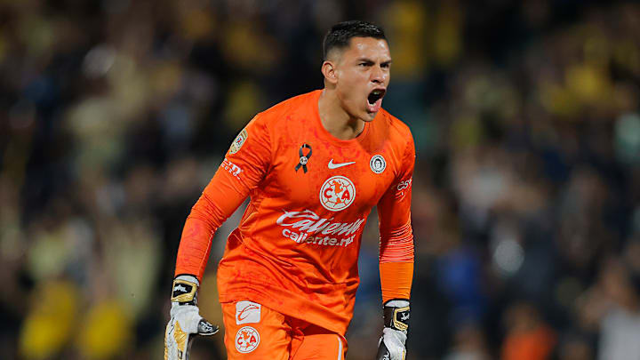 Leyenda azulcrema señala a Luis Ángel Malagón