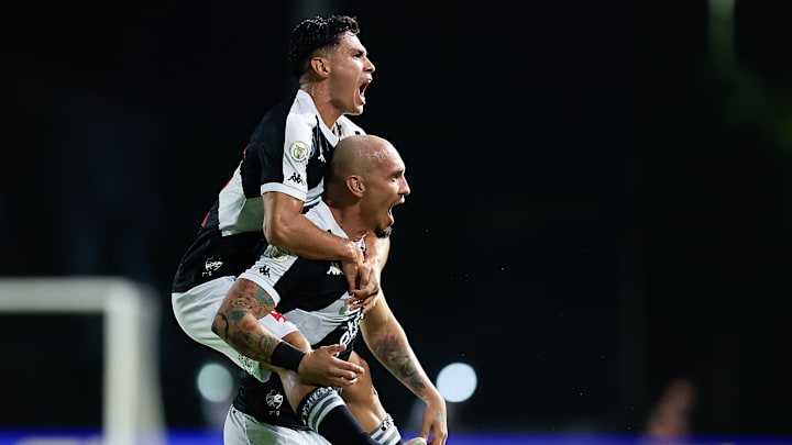 Maicon e Pablo Galdames estão entre os jogadores mais contestados do Vasco