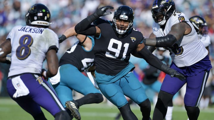 Jacksonville Jaguars defensive end Dawuane Smoot (91) goes after Baltimore Ravens quarterback Lamar