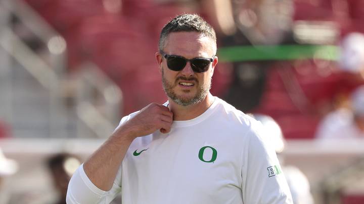 Sep 26, 2026; Los Angeles, California, USA; Oregon Ducks coach Dan Lanning looks on before a game against the USC Trojans at United Airlines Field at Los Angeles Memorial Coliseum. Mandatory Credit: Kiyoshi Mio-Imagn Images Sep 26, 2026; Los Angeles, California, USA; Oregon Ducks coach Dan Lanning looks on before a game against the USC Trojans at United Airlines Field at Los Angeles Memorial Coliseum. Mandatory Credit: Kiyoshi Mio-Imagn Images