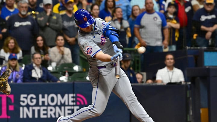 Pete Alonso homers in Game 3 vs. Milwaukee.