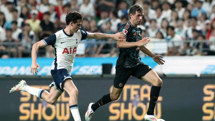 Thomas Muller, Archie Gray