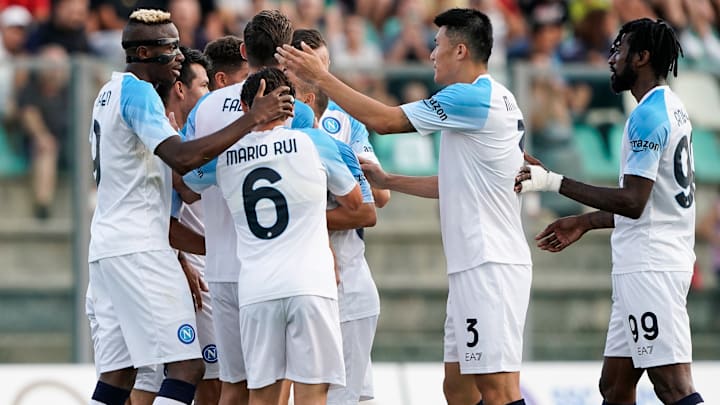 Il Napoli festeggia un gol 