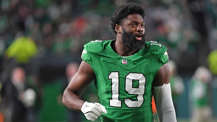 Nov 3, 2024; Philadelphia, Pennsylvania, USA; Philadelphia Eagles linebacker Josh Sweat (19) against the Jacksonville Jaguars at Lincoln Financial Field. Mandatory Credit: Eric Hartline-Imagn Images Nov 3, 2024; Philadelphia, Pennsylvania, USA; Philadelphia Eagles linebacker Josh Sweat (19) against the Jacksonville Jaguars at Lincoln Financial Field. Mandatory Credit: Eric Hartline-Imagn Images