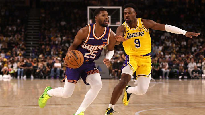 Phoenix Suns v Los Angeles Lakers