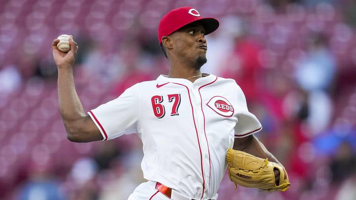 Cincinnati Reds pitcher Yosver Zulueta (67) throws