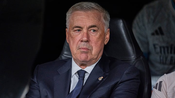 Carlo Ancelotti ne serait pas contre l'idée de recruter un nouveau latéral.