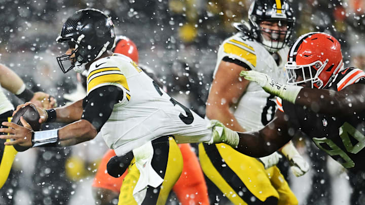 Nov 21, 2024; Cleveland, Ohio, USA; Cleveland Browns defensive tackle Dalvin Tomlinson (94) grabs the jersey of Pittsburgh Steelers quarterback Russell Wilson (3) during the second half at Huntington Bank Field. Mandatory Credit: Ken Blaze-Imagn Images