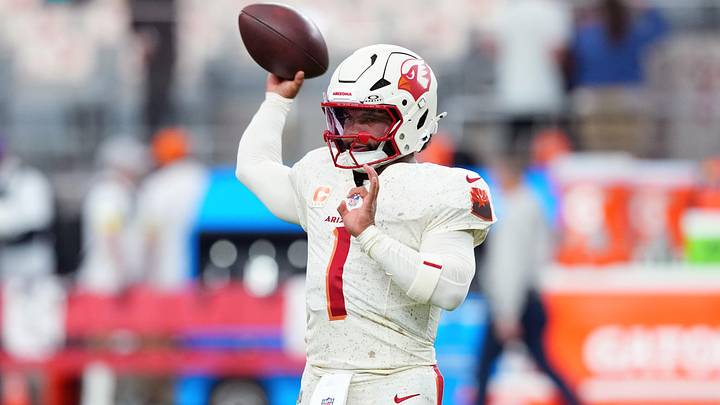Arizona Cardinals quarterback Kyler Murray (1) warms up before the game against the Seattle Seahawks at State Farm Stadium.