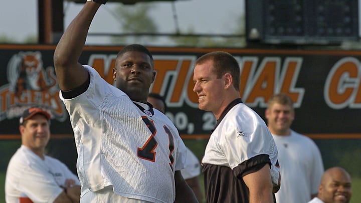 2006.07.29 BENGALS SPORTS :  The Cincinnati Bengals Willie Anderson cheers with fans as they chant \"Carson! Carson!\" for Carson Palmer as he entered the field for the first day of training camp at Georgetown, Kentucky Saturday July 29, 2006. The Enquirer/Jeff Swinger

0730bengalscarson Jpg