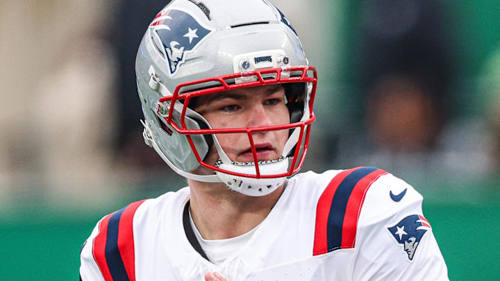 New England Patriots quarterback Drake Maye (10) drops back to pass against the New York Jets during the first half at MetLife Stadium. New England Patriots quarterback Drake Maye (10) drops back to pass against the New York Jets during the first half at MetLife Stadium.