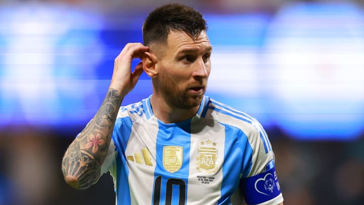 Lionel Messi est le maître à jouer de l'Argentine. Lionel Messi est le maître à jouer de l'Argentine.