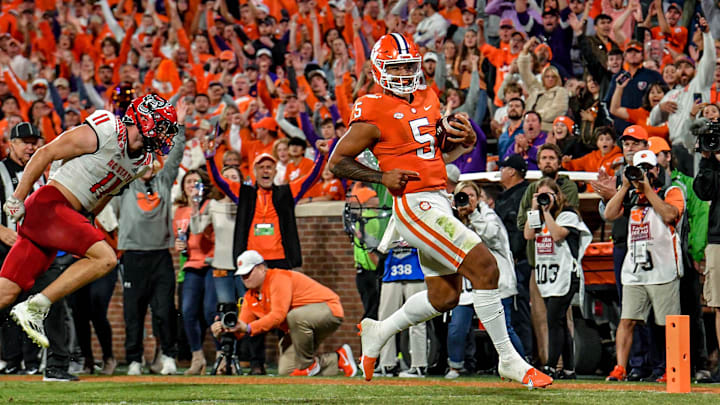 Clemson quarterback D.J. Uiagalelei (5) celebrates scoring a nine-yard touchdown against NC State, during the fourth quarter at Memorial Stadium in Clemson, South Carolina Saturday, October 1, 2022.
Ncaa Football Clemson Football Vs Nc State Wolfpack Clemson quarterback D.J. Uiagalelei (5) celebrates scoring a nine-yard touchdown against NC State, during the fourth quarter at Memorial Stadium in Clemson, South Carolina Saturday, October 1, 2022.
Ncaa Football Clemson Football Vs Nc State Wolfpack