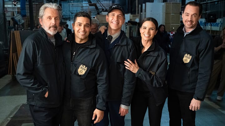 “Strange Invaders” – After discovering a navy pilot’s body riddled with unusual wounds, NCIS’ investigation draws the team into the rabbit hole of UFO conspiracy theories, on the CBS Original series NCIS, Monday, April 1 (9:00-10:00 PM, ET/PT) on the CBS Television Network, and streaming on Paramount+ (live and on-demand for Paramount+ with SHOWTIME subscribers, or on-demand for Paramount+ Essential subscribers the day after the episode airs)*. Pictured (L-R): Gary Cole as Alden Parker, Wilmer