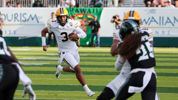 Cal quarterback Jaron-Keawe Sagapolutele scrambles for yards against Hawaii 