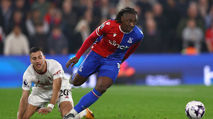 Eberchi Eze im Trikot von Crystal Palace.