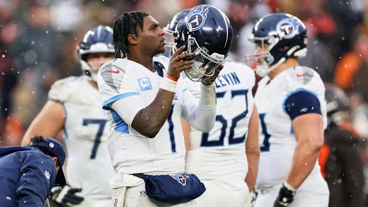 Tennessee Titans quarterback Cam Ward (1)