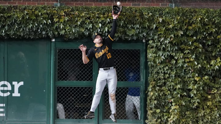 Pittsburgh Pirates outfielder Bryan Reynolds (10) makes a catch on Chicago Cubs designated hitter Seiya Suzuki (not pictured) during the fifth inning at Wrigley Field. Pittsburgh Pirates outfielder Bryan Reynolds (10) makes a catch on Chicago Cubs designated hitter Seiya Suzuki (not pictured) during the fifth inning at Wrigley Field.
