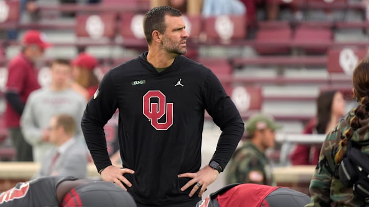 Oklahoma tight ends coach Joe Jon Finley 