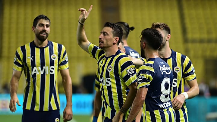 O Fenerbahçe, do técnico Jorge Jesus, goleou o Austria Viena e se classificou