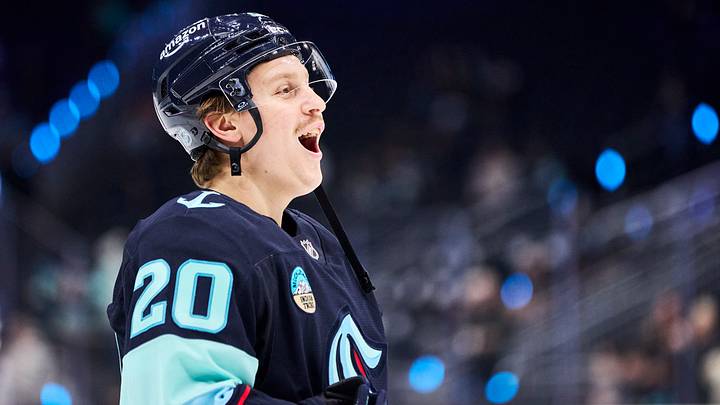 Dec 14, 2025; Seattle, Washington, USA; Seattle Kraken right wing Eeli Tolvanen (20) reacts during warm ups before the game against the Buffalo Sabres at Climate Pledge Arena. Mandatory Credit: Blake Dahlin-Imagn Images Dec 14, 2025; Seattle, Washington, USA; Seattle Kraken right wing Eeli Tolvanen (20) reacts during warm ups before the game against the Buffalo Sabres at Climate Pledge Arena. Mandatory Credit: Blake Dahlin-Imagn Images