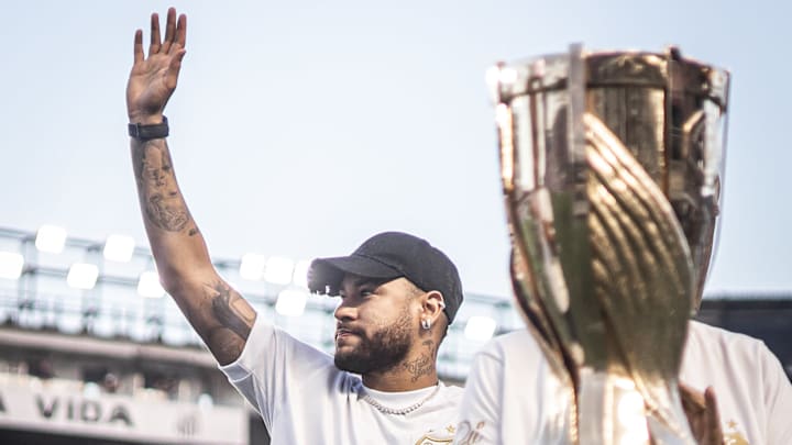 Neymar é cria das categorias de base do Santos Neymar é cria das categorias de base do Santos