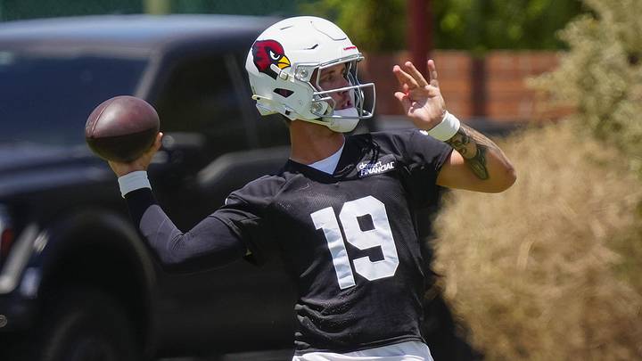 Arizona Cardinals quarterback Carson Beck (19) throws passes during organized team activities at the Cardinals Training Facility in Tempe on May 27, 2026. Arizona Cardinals quarterback Carson Beck (19) throws passes during organized team activities at the Cardinals Training Facility in Tempe on May 27, 2026.