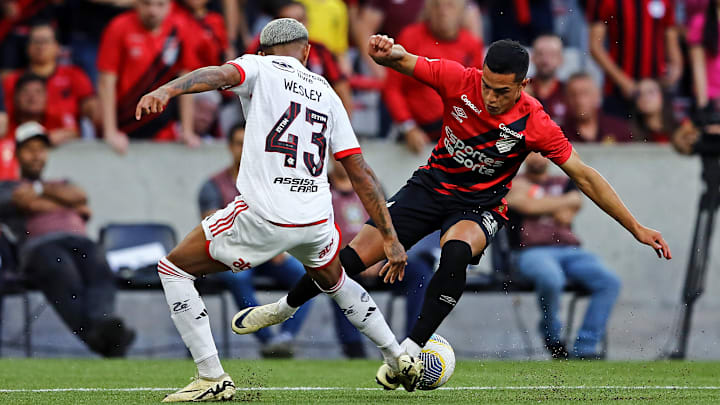 Flamengo e Athletico-PR chegam abalados após eliminações Flamengo e Athletico-PR chegam abalados após eliminações