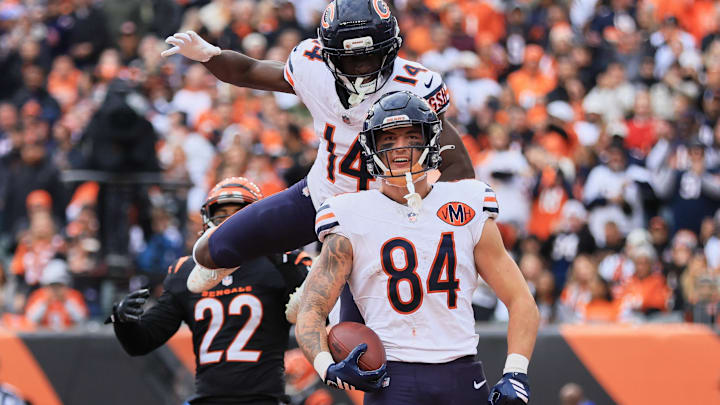 Bears rookie tight end Colston Loveland caught two touchdowns to help Chicago ward off the Bengals on Sunday.