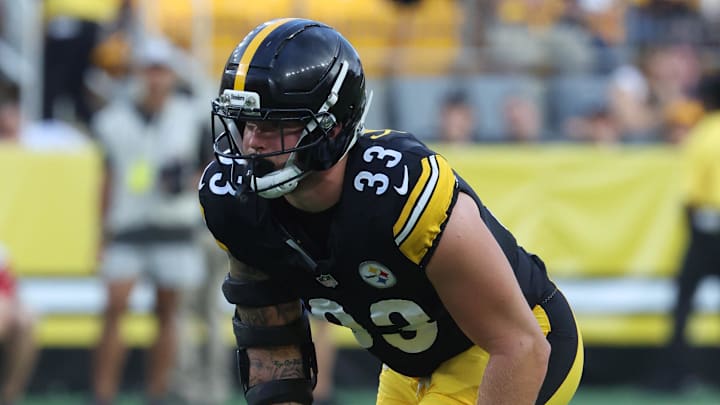 Aug 16, 2025; Pittsburgh, Pennsylvania, USA; Pittsburgh Steelers linebacker Jack Sawyer (33) in action against the Tampa Bay Buccaneers during the first quarter at Acrisure Stadium. Mandatory Credit: Charles LeClaire-Imagn Images