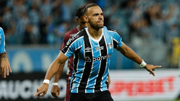 Braithwaite marcou o primeiro gol tricolor no duelo