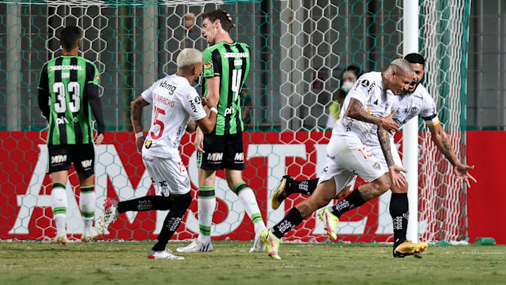 Guilherme Arana foi o destaque do clássico mineiro