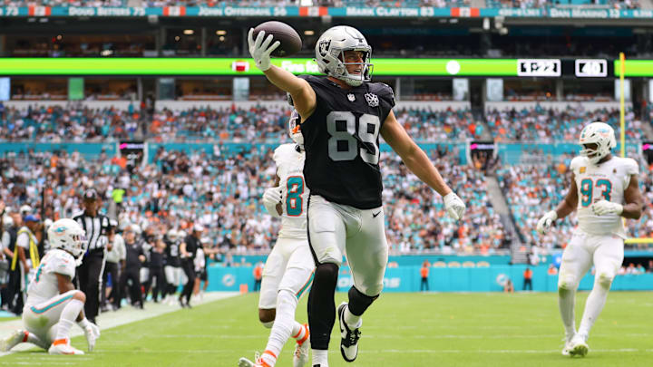 Nov 17, 2024; Miami Gardens, Florida, USA; Las Vegas Raiders tight end Brock Bowers (89) runs with the football for a touchdown against the Miami Dolphins during the third quarter at Hard Rock Stadium. Mandatory Credit: Sam Navarro-Imagn Images
