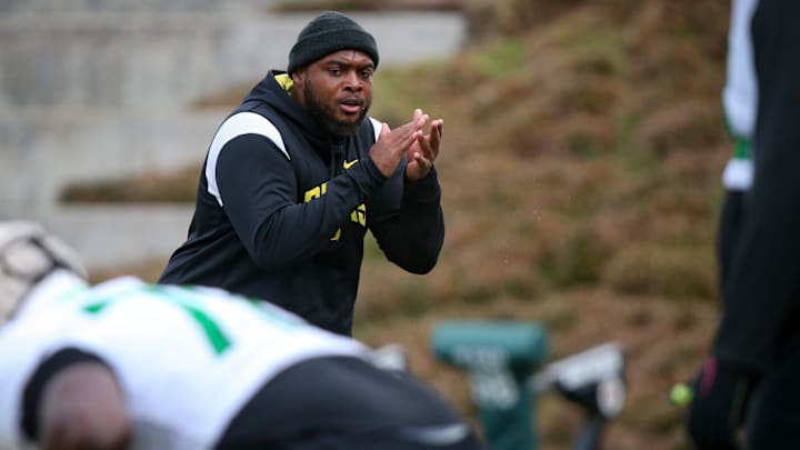 Oregon offensive line coach A'lique Terry says this year's offensive line already has the communication and cohesiveness of a group that's been together two or three years.