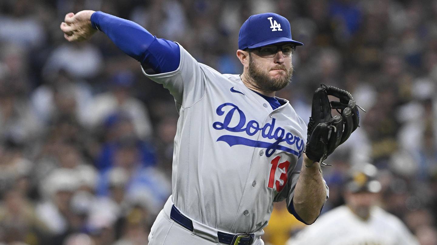 Dodgers' Max Muncy Exits Game vs Brewers With Injury in Concerning Development