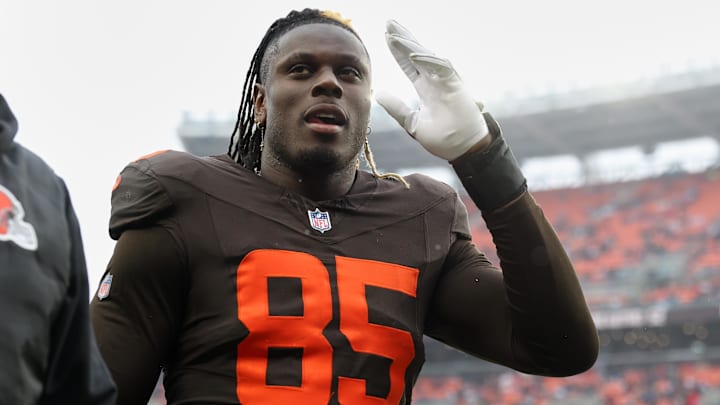 Dec 7, 2025; Cleveland, Ohio, USA; Cleveland Browns tight end David Njoku (85) walks off the field after the game against the Tennessee Titans at Huntington Bank Field. 
