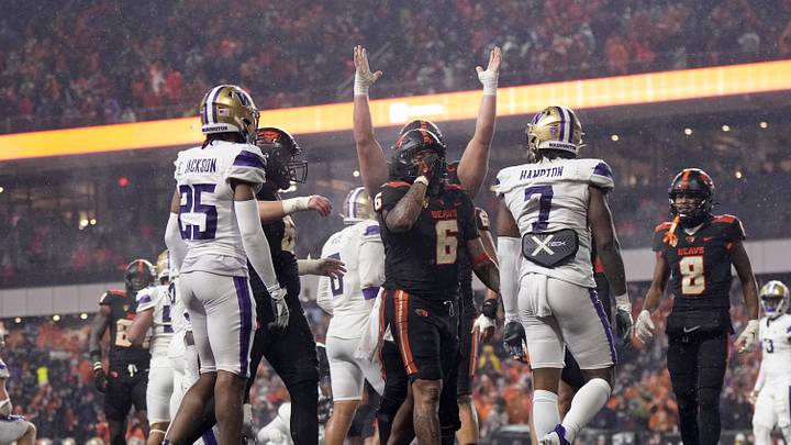 Nov 18, 2023; Corvallis, Oregon, USA; Oregon State Beavers running back Damien Martinez (6)