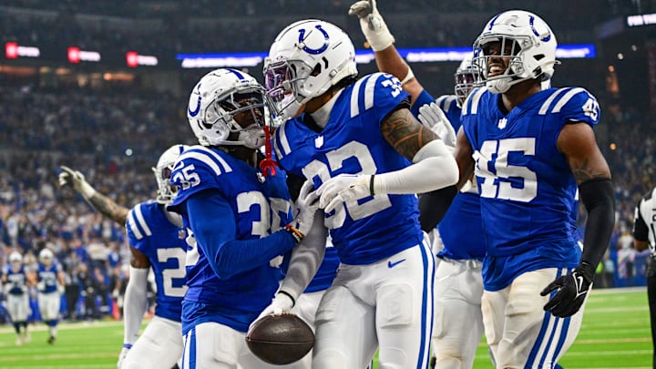 Sep 29, 2024; Indianapolis, Indiana, USA; Indianapolis Colts safety Julian Blackmon (32) celebrates recovering a fumble with the team during the second quarter against the Pittsburgh Steelers at Lucas Oil Stadium. Mandatory Credit: Marc Lebryk-Imagn Images