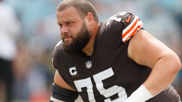 Sep 15, 2024; Jacksonville, Florida, USA; Cleveland Browns guard Joel Bitonio (75) before the game against the Jacksonville Jaguars at EverBank Stadium. Mandatory Credit: Morgan Tencza-Imagn Images Sep 15, 2024; Jacksonville, Florida, USA; Cleveland Browns guard Joel Bitonio (75) before the game against the Jacksonville Jaguars at EverBank Stadium. Mandatory Credit: Morgan Tencza-Imagn Images