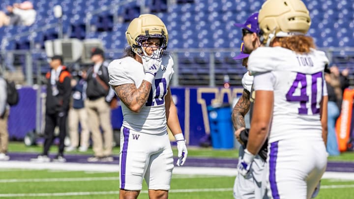 Xe'ree Alexander confers with a coach at spring practice. Xe'ree Alexander confers with a coach at spring practice.